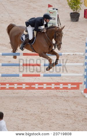 VALENCIA, Španělsko - 8. května: Rider Forsten, koně Vasco, Finsko ve Valencii globální Champions Tour 2