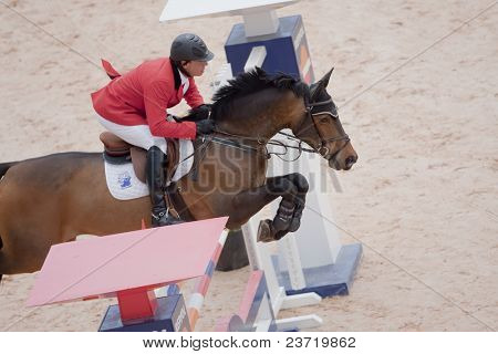 VALENCIA, Hiszpania - 8 maja: Rider Cayetano M. de Irujo, Horse Gold Edition, Hiszpania w globalnej Champio