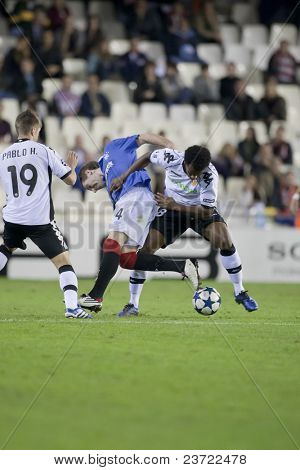 VALENCIA, Spanien - NOVEMBER 2-#4 Broadfoot og Fernandes i UEFA Champions league match mellem