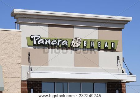 Dayton - Circa April 2018: Panera Bread Retail Location. Panera Is A Chain Of Fast Casual Restaurant