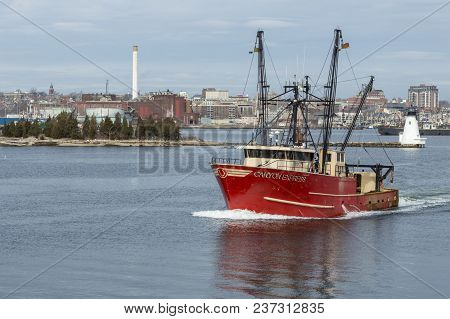 New Bedford, Massachusetts, Usa - March 28, 2018: Fishing Vessel Canyon Express On The Acushnet Rive