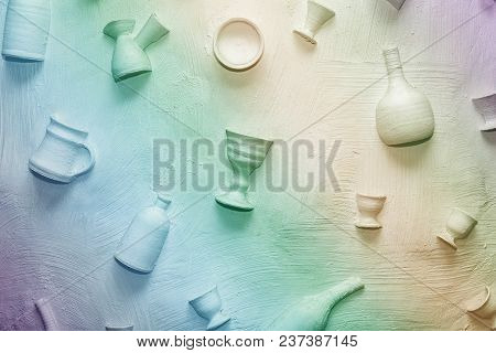 Background Ceramic Dishes On The Wall, Interesting Design Solutions, Design The Walls Of Restaurants