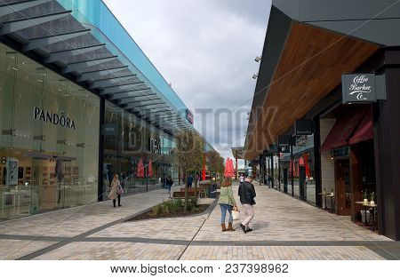 Bracknell, England - April 23, 2018: Wide Angle View Of Shops And Pedestrians In The New Lexicon Sho