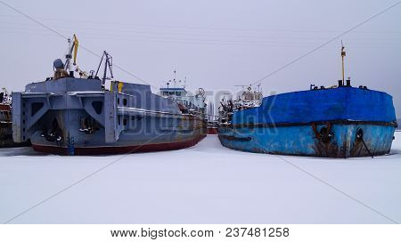 Winter Sludge Of Motor Ships In The Krasnoarmeyskiy Volcano Of Volgograd