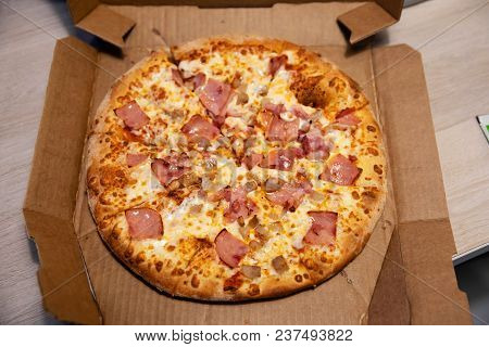 Hot Italian Pizza With Cheese  In Delivery Box