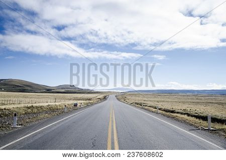 Long Road On Highway, Horizon, Sunny, In Pasco - Peru