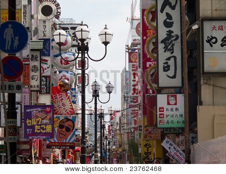 Typiske Street View i Osaka, Japan