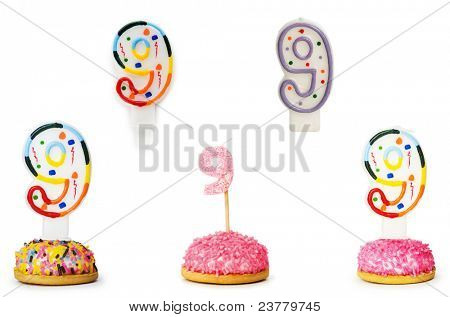 Velas de cumpleaños aislados en el blanco