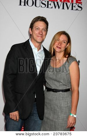 LOS ANGELES - SEPT 21: Kevin Rahm, forlovede ankommer på den 