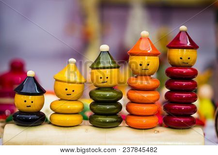 Colourful Ring Channapatna Toy Stacking Doll Figures With Increasing Sizes