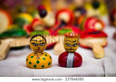 Man Woman Wooden Couple Doll Channapatna Toy Bust