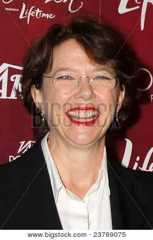 LOS ANGELES - syyskuu 23: Annette Bening, Warren Beattyn saapuu eri 's Power naisten lounas