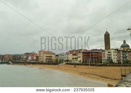 Beach Of The Sands Of Getxo. Nature Cantabrico Travel. March 25, 2018. Las Arenas Vizcaya Basque Cou