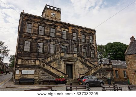 Linlithgow, Scotland - July 30, 2019: A Historical Building Of Linlithgow Burgh Halls Art Gallery Ne