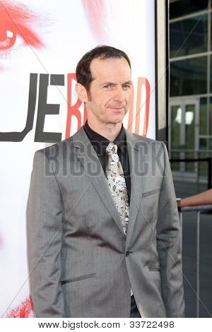LOS ANGELES - 30 พฤษภาคม: Denis O'Hare มาถึงที่ 