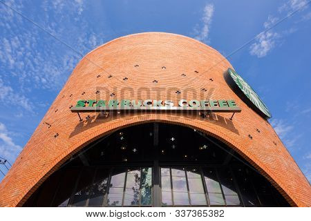 Phra Nakhon Si Ayutthaya, Thailand - December 27, 2016: Starbucks Coffee Drive Thru At Fast Fac Wang