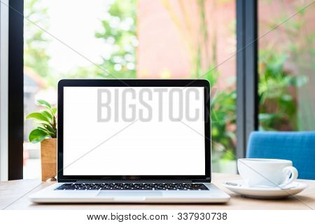 Mockup Of Laptop Computer With Empty Screen With Coffee Cup On Table Of The Coffee Shop Background,w