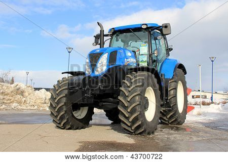 Blau neue Holland landwirtschaftlichen Zugmaschine