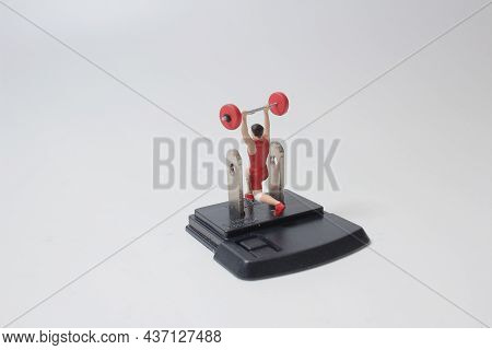 The Mini Sporter Play The Weightlifting 0  K
