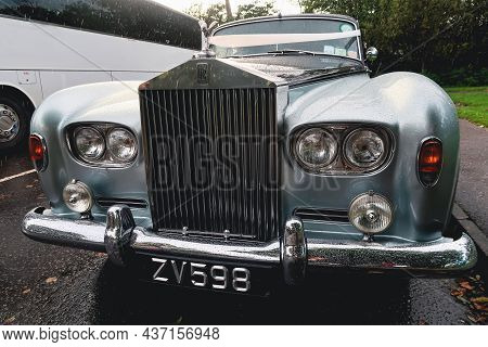 Killarney, Ireland 22.10.2021: The Emblem Of Rolls-royce, Spirit Of Ecstasy,black And White, Wedding