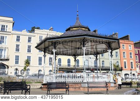 Cobh, Ireland - Oct 14, 2018: Cityscape And Garden On Oct 14, 2018 In Cobh, Ireland. Cobh Was Former