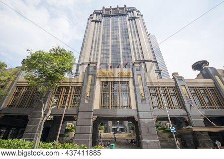 Singapore- 24 Oct, 2021: View Of Parkview Square Located In Bugis, Singapore. It Is An Office Buildi