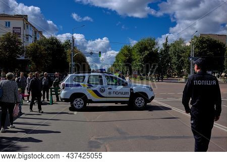 Korosten', Ukraine - September 4, 2021: An Open-air Traditional Craft Fair On A City Street. A Polic