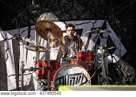 Twiztid Performing Live At Dte Energy Music Theater As Special Guest For Rob Zombie On 9-18-2021