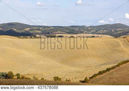 Val D\' Orcia (si), Italy - August 05, 2021: Typical Landscape In Val D\' Orcia, Tuscany, Italy