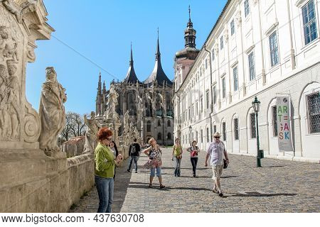 Kutna Hora, Czech - April 28, 2012: This Is The Barborska Pedestrian Cobblestone Street Near The Cat
