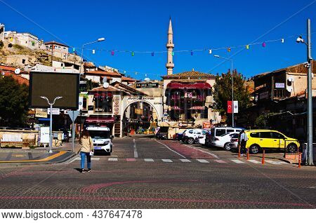 Avanos, Turkey-october 8, 2021:scenic Landscape View Of Main Entrance To The Old Town Of Avanos. Tra