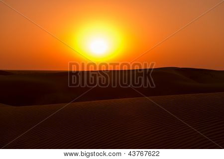 Coucher de soleil dans le désert