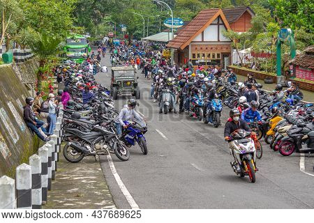 The Opening Of Tourist Sites In The Midst Of The Covid-19 Pandemic Has Attracted Many Motorcycle Clu