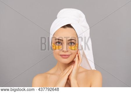 The Perfect Skincare. Applying Golden Anti-fatigue Mask. Girl Reduce Eye Bags. Collagen Cosmetic