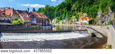 Cesky Krumlov, Czech Republic - 07 08 2021: Fish Crossing Dam U Jeleni Lavky - Weir On The Vltava Ri