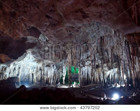 Tham Khao Bin Höhle