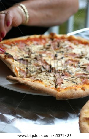 Öğle yemeği için pizza