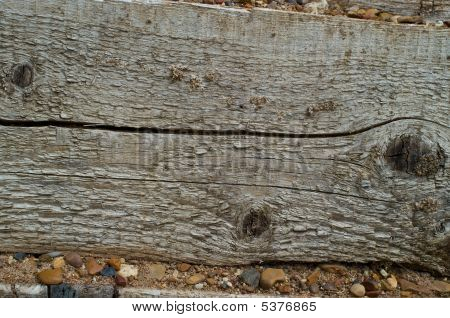 Superficie in legno con pietre