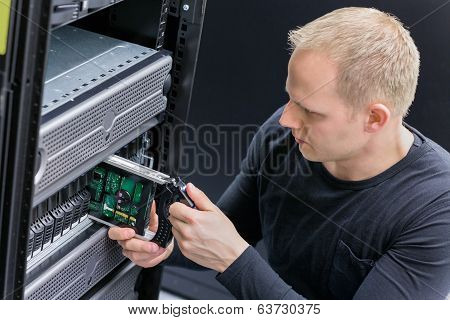 IT Consultant replace SAN hard drive