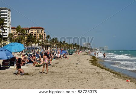 Tourists on the beach In Hollywood Florida