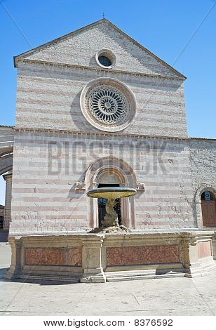 Basílica de St Chiara. Asís. Umbria.