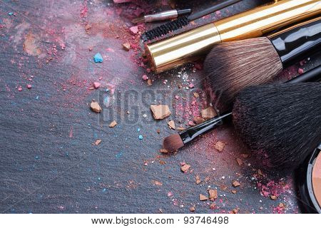 brushes on eye shadows palette