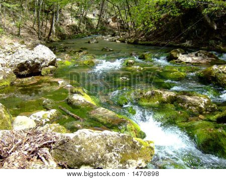 Río de montaña