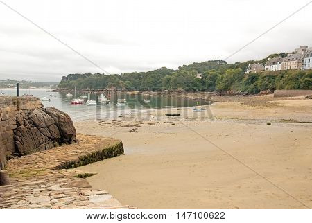 The port of Douarnenez, beach at low tide, a day of bad weather (Brittany, Finistere, France)