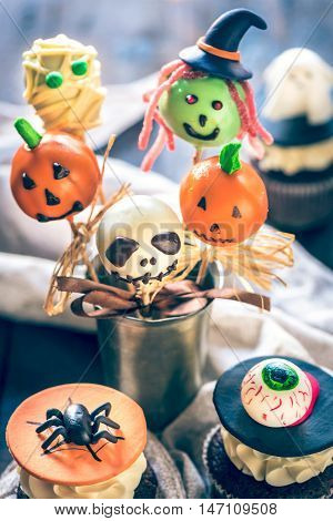Cup Cakes And Cake Pops