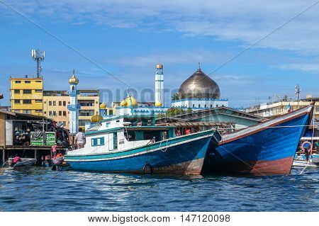 Semporna,Sabah-Sep 10,2016:Semporna bajau traditional water village with background of Ar Rahman Mosque Semporna & traditional fishing boats is a popular tourist attraction at Semporna,Sabah,Borneo,Malaysia.