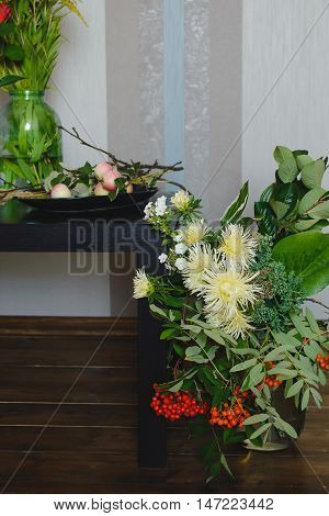 bouquet of apple Chrysanthemum rowan stonecrop anisetree phlox