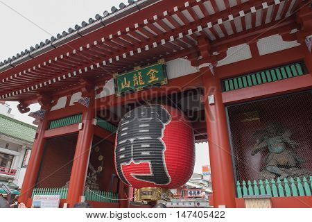 SENSOJI TEMPLE, JAPAN - MAY 2 , 2016: The Kaminarimon (Thunder Gate), the gate of Sensoji Temple and the symbol of Asakusa, Tokyo, Japan. MAY 2 2016