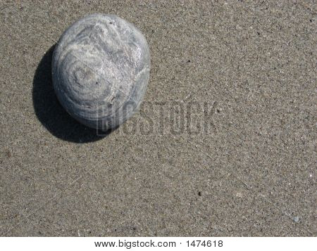 在沙滩上的石头