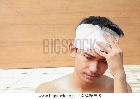 Young man with trauma of the head. by Medical bandage (Portrait show)